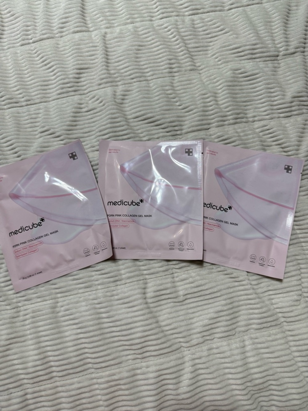 Medicube Pink Collagen Gel Mask - Hydrating Women's Skincare (Pink)